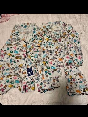 Roller Rabbit White roadtrip Print Pajama Set with Multicolor Motifs